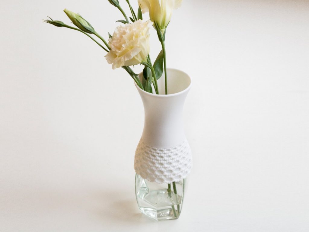 Как сделать вазу легко. Оригинальные вазы. Оригинальные вазы для цветов. Необычные вазы. Маленькие вазочки для декора.